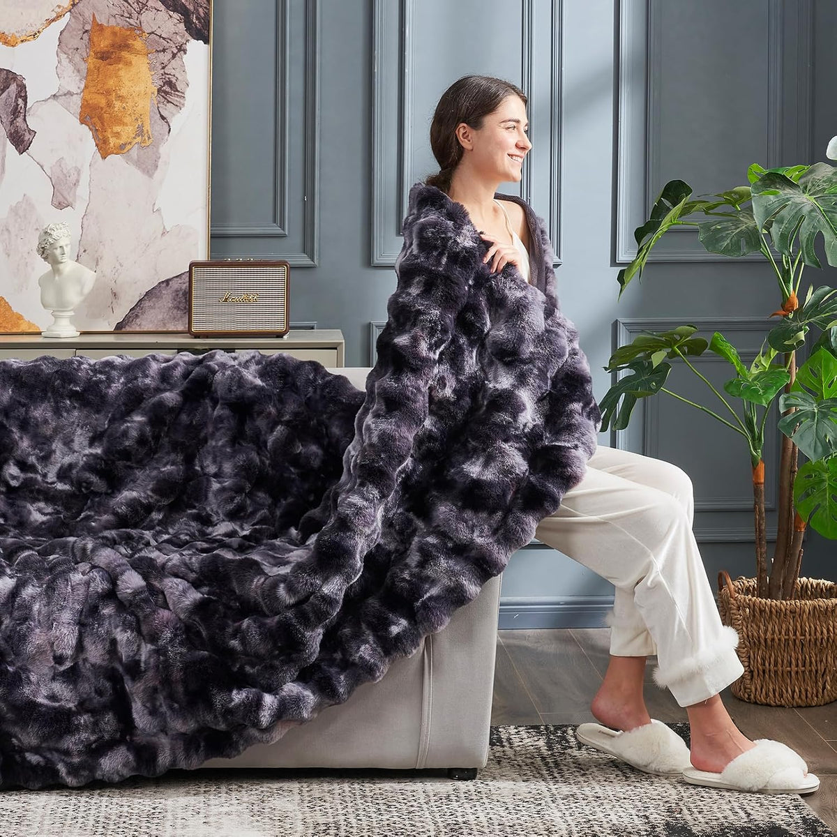 Cozy Bliss Faux Fur Throw Blanket for Couch, Fuzzy Soft Plush Thick Bubble Blanket for Sofa Bedroom