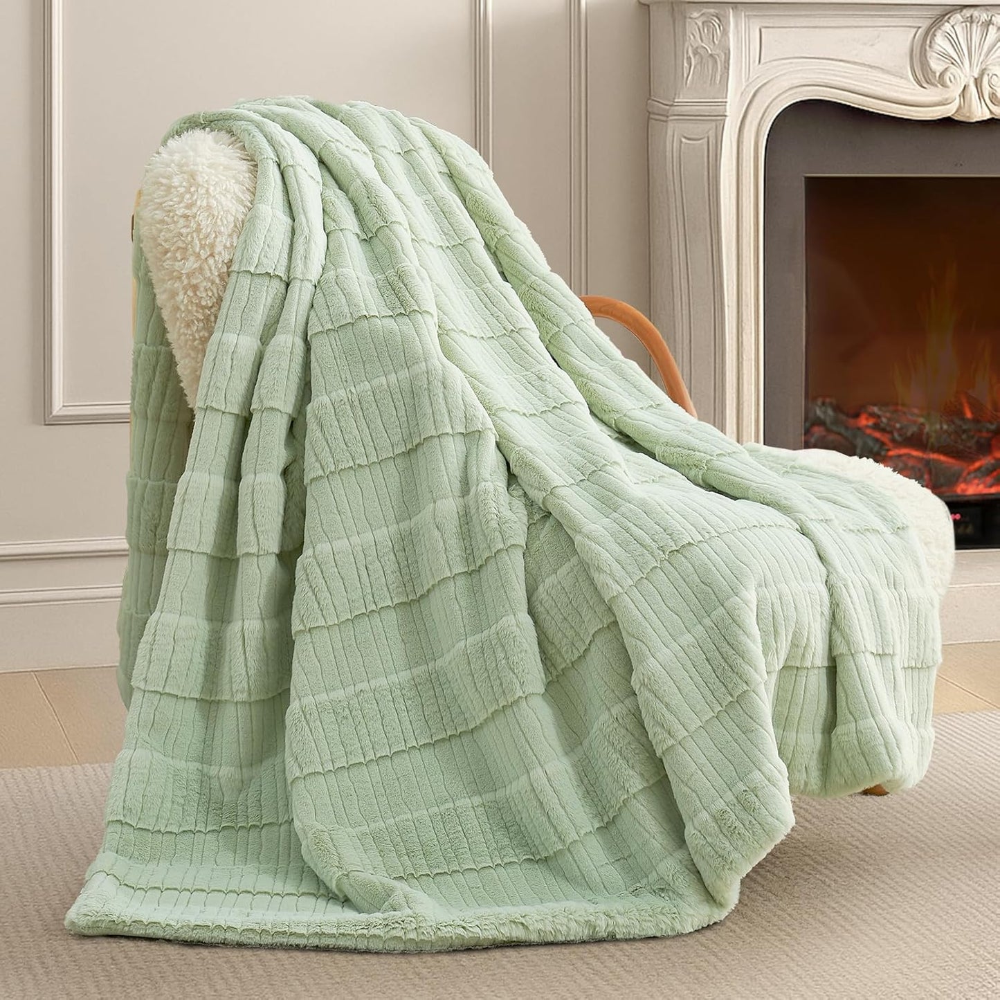 Amélie Home Luxury Striped Faux Fur Throw Blanket for Couch, Embossed Split Fur Cozy Fuzzy Fluffy