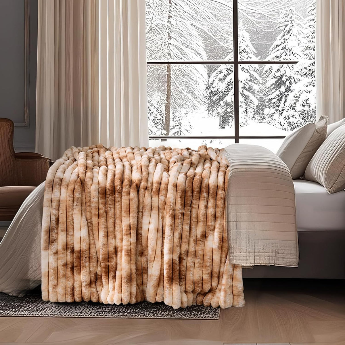 Amélie Home Faux Fur Throw Blanket for Couch, Cozy Fuzzy Fluffy Fur Luxurious Soft Striped Plush