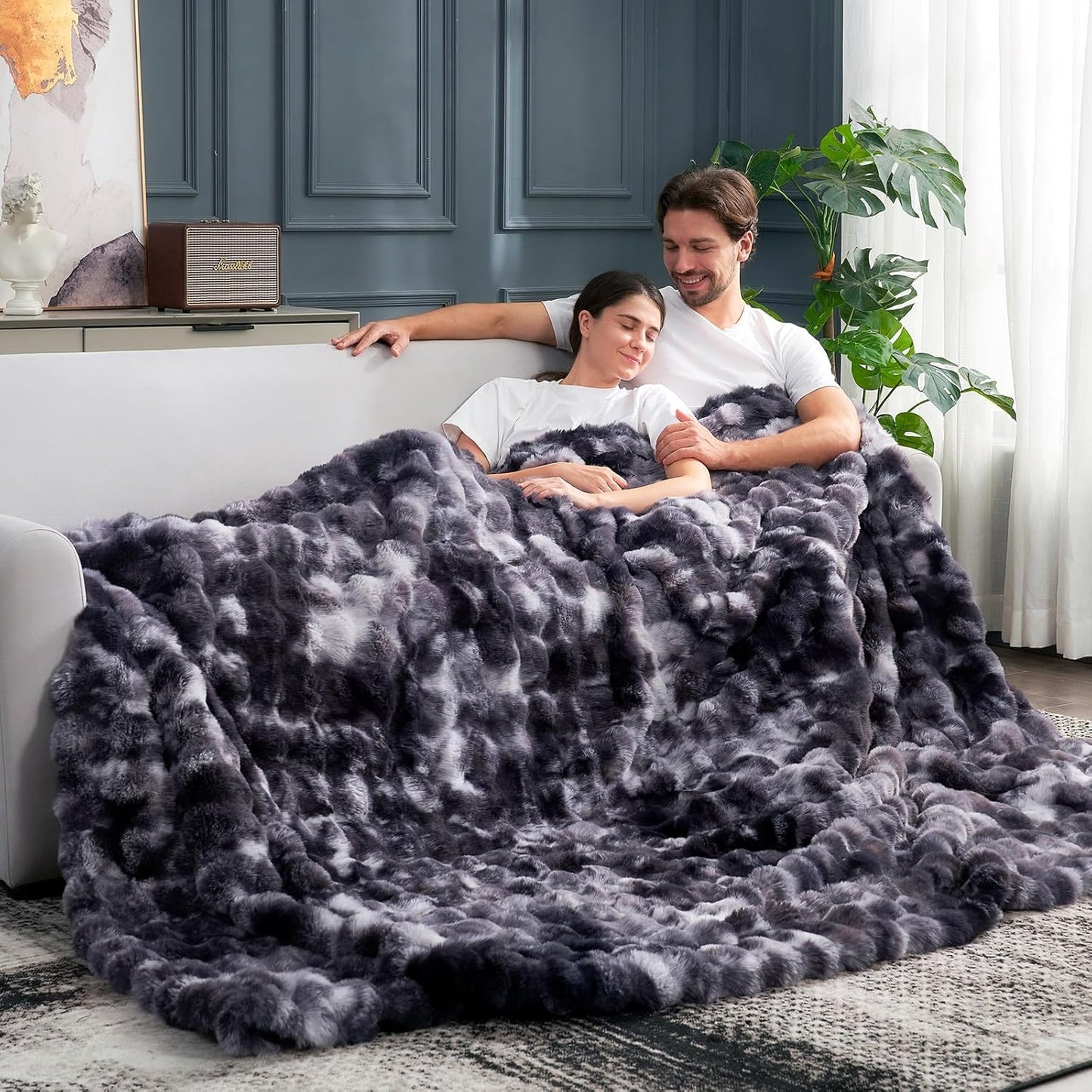 Cozy Bliss Faux Fur Throw Blanket for Couch, Fuzzy Soft Plush Thick Bubble Blanket for Sofa Bedroom