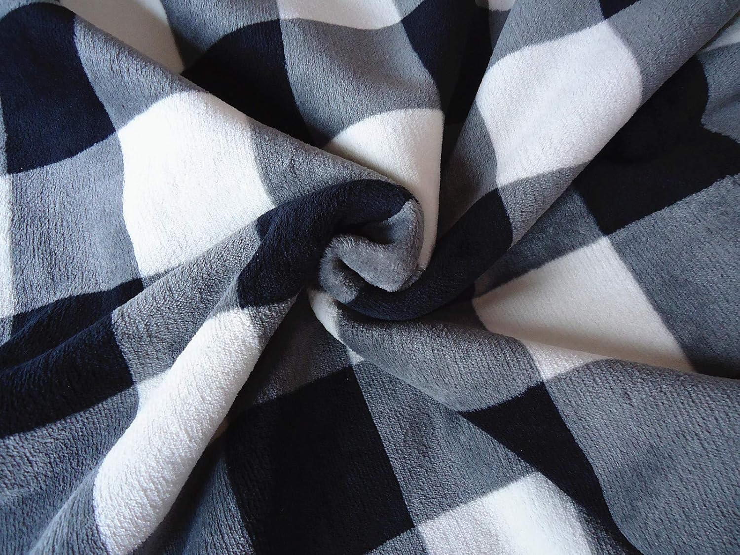 UKELER Buffalo Check/Plaid Throw Blanket 60''×50'' for Couch- Ultra Soft Plush Flannel Fleece