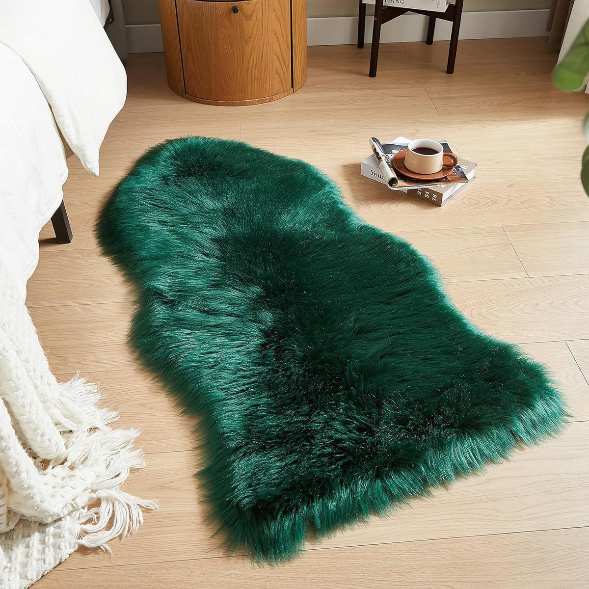 AMTOVO Faux Fur Rug, Dark Green Area Rug, Fluffy Sheepskin Rug, Fuzzy Ultra Soft 2 x 4 ft Shag Rugs