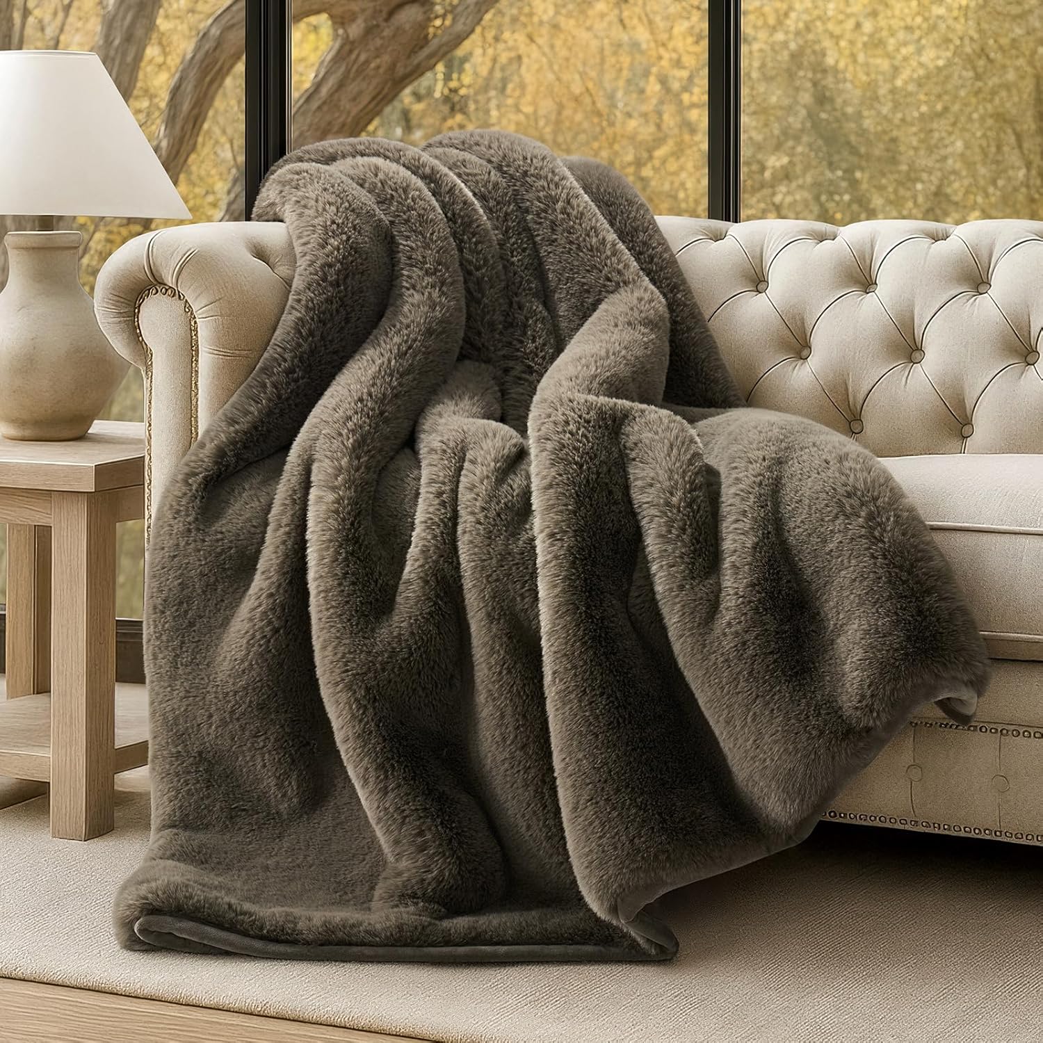 Luxury Soft Faux Chinchilla Fur Throw Blanket for Couch, Warm Thick Heavy Winter Throw Blanket