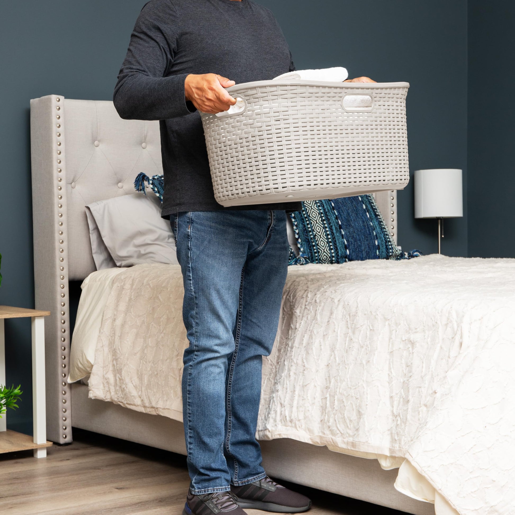 Mind Reader 40L Laundry Basket, Clothes Hamper, Premium Wicker Design, Plastic, Ivory