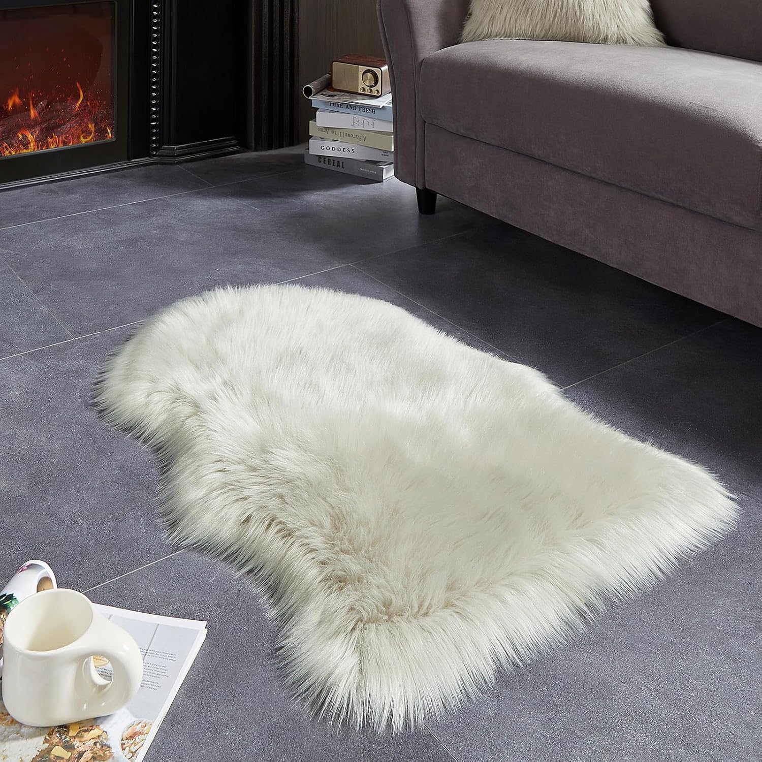 AMTOVO Faux Fur Rug, Light Grey Small Area Rug, Fluffy Sheepskin Rug, Fuzzy Ultra Soft 2 x 3 ft
