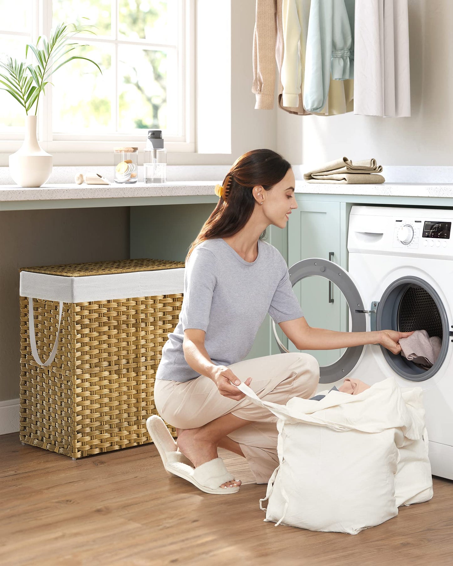 SONGMICS Laundry Hamper with Lid, 110L Wicker Laundry Basket