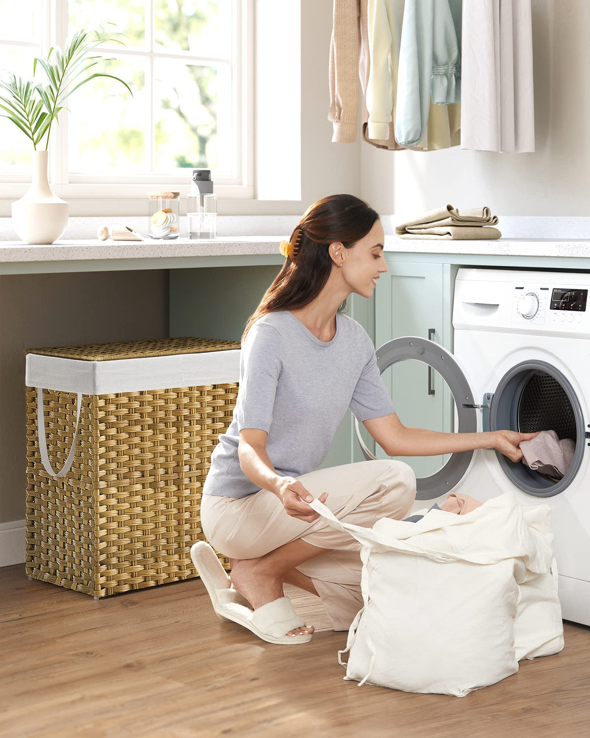 SONGMICS Laundry Hamper with Lid, 110L Wicker Laundry Basket