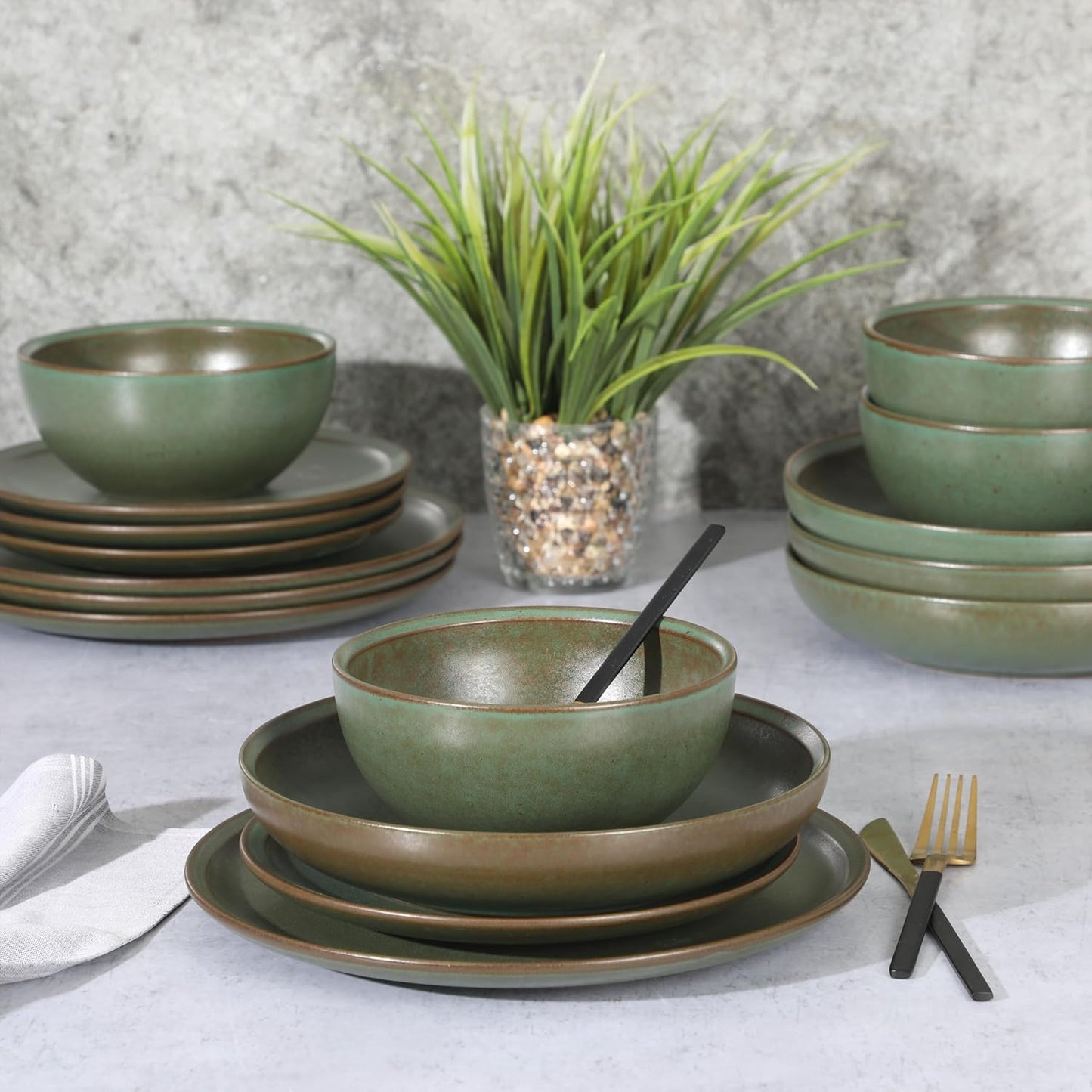 Gibson Elite Beckett Stoneware Matte Reactive Glaze 16 Piece (Service for 4) Plates and Bowls