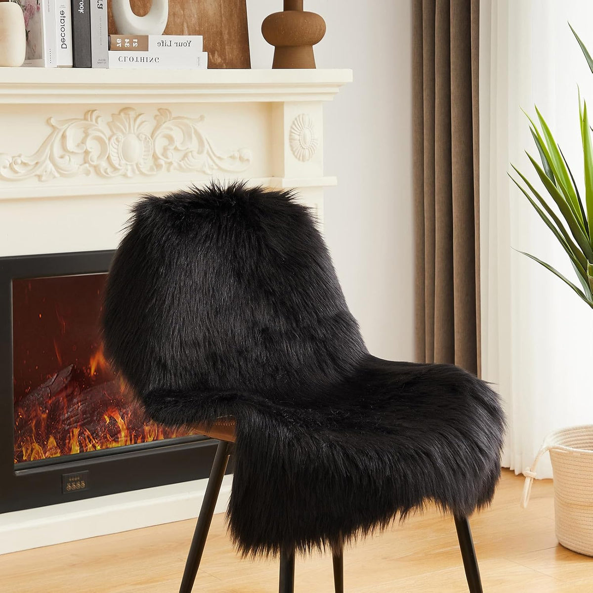 AMTOVO Faux Fur Rug, Black Small Area Rug, Fluffy Sheepskin Rug, Fuzzy Ultra Soft 2 x 3 ft Shag