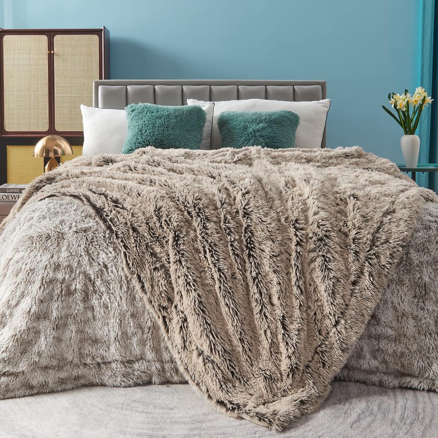 GONAAP Fuzzy Faux Fur Throw Blanket Queen Size Frosty Brown Super Soft Cozy Plush Fuzzy Shaggy