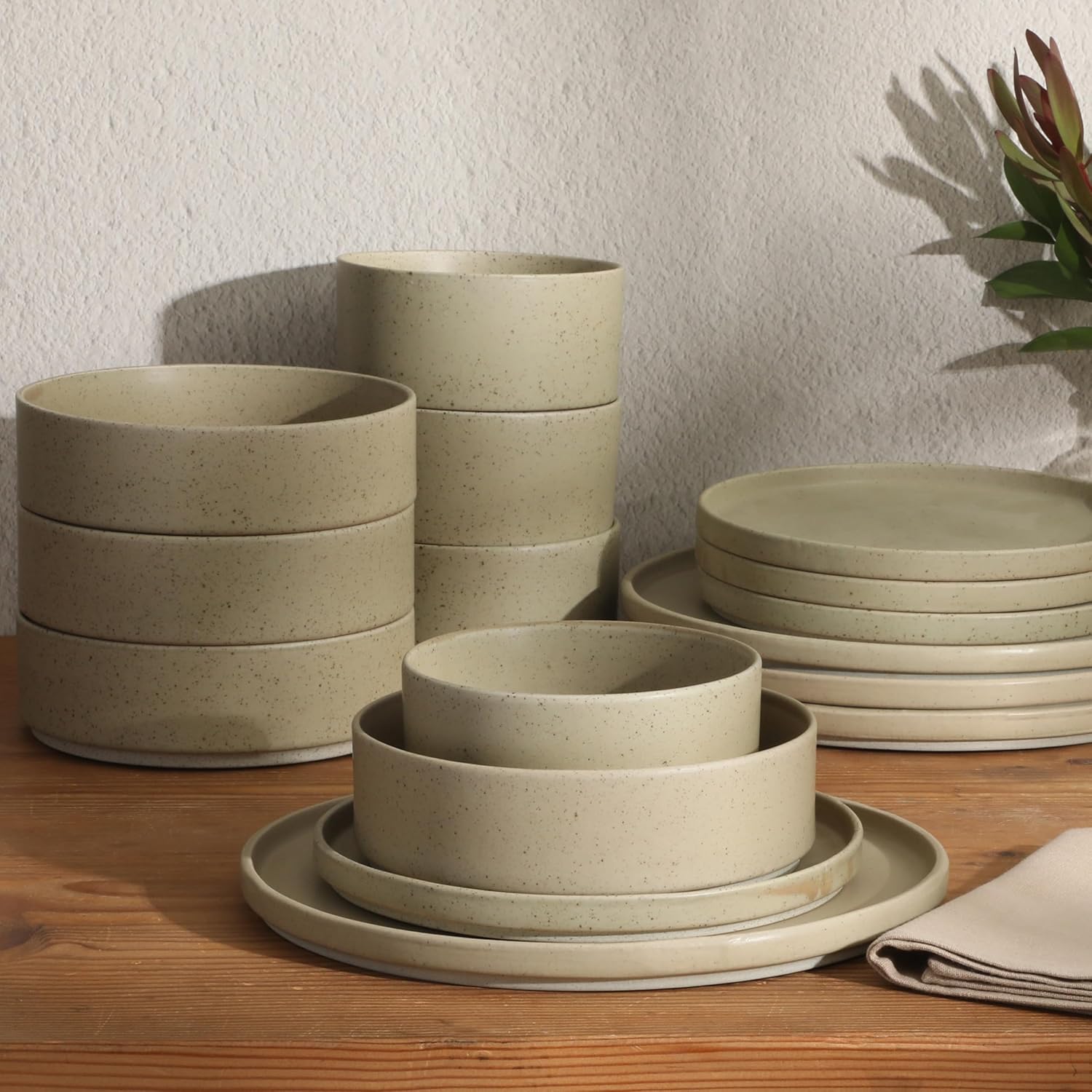 Gibson Elite Tatum Premium Porcelain Matte Reactive Glaze 16-Piece (Service for 4) Plates and Bolws