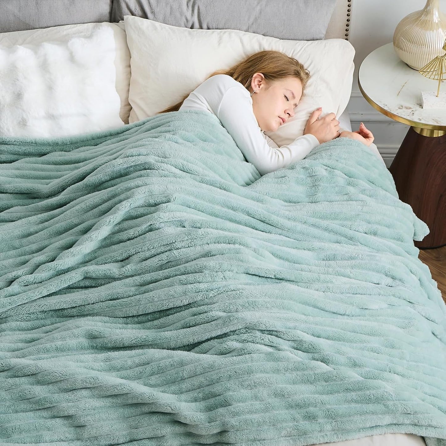 NEWCOSPLAY Super Soft King Blanket New Sage Green Premium Silky Flannel Fleece 3D Ribbed Jacquard