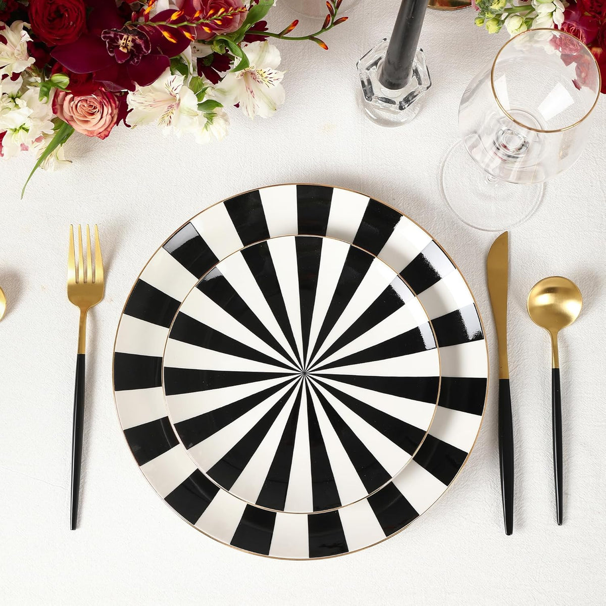 Christian Siriano Empire Porcelain Dinnerware, 12-Piece Plates and Bowls Set, Black and White Dish