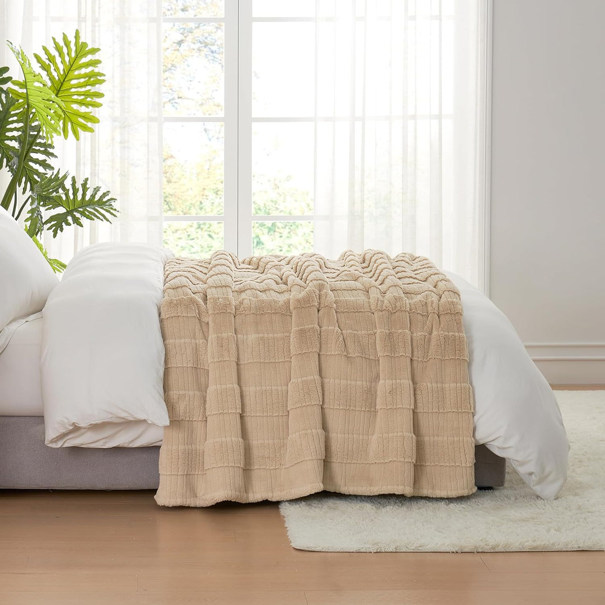 Amélie Home Luxury Striped Faux Fur Throw Blanket for Couch, Embossed Split Fur Cozy Fuzzy Fluffy
