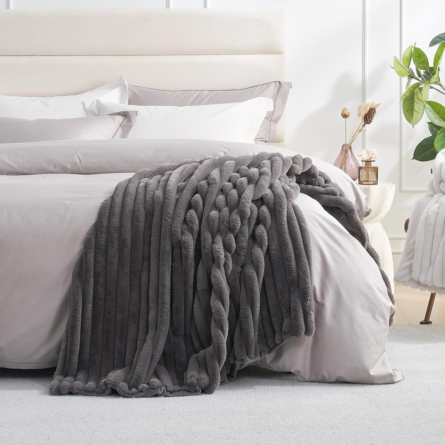 Amélie Home Faux Fur Throw Blanket for Couch, Cozy Fuzzy Fluffy Fur Luxurious Soft Striped Plush