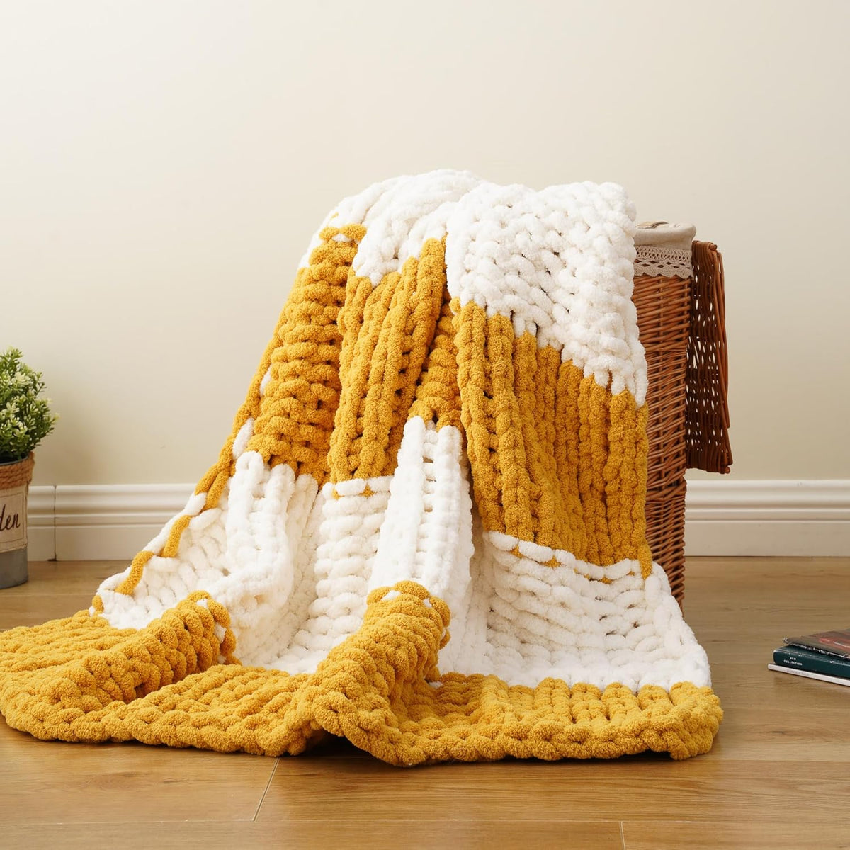 Battilo Chunky Knit Throw Blanket, Soft and Thick Chenille Throw Blanket, 50"x60" Handmade Cable