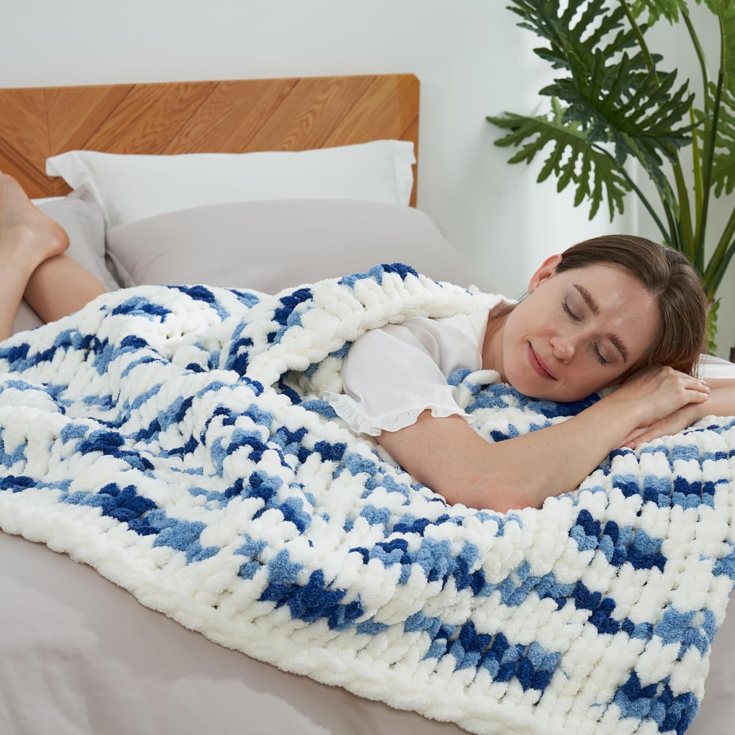 Amélie Home Chunky Knit Throw Blanket for Couch, Soft Chenille Crochet Blanket for Sofa, 50"x60"