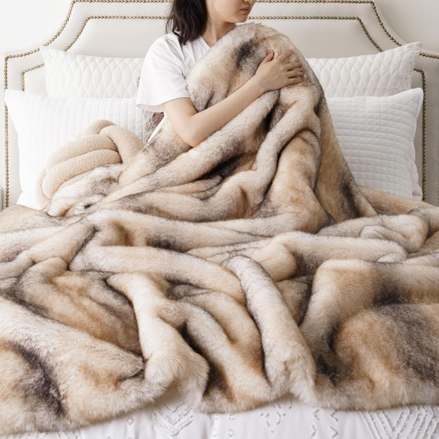 BATTILO HOME Luxury Mink Faux Fur Throw Blanket, Large Soft Cozy Warm Fur Blanket for Bed, Sofa