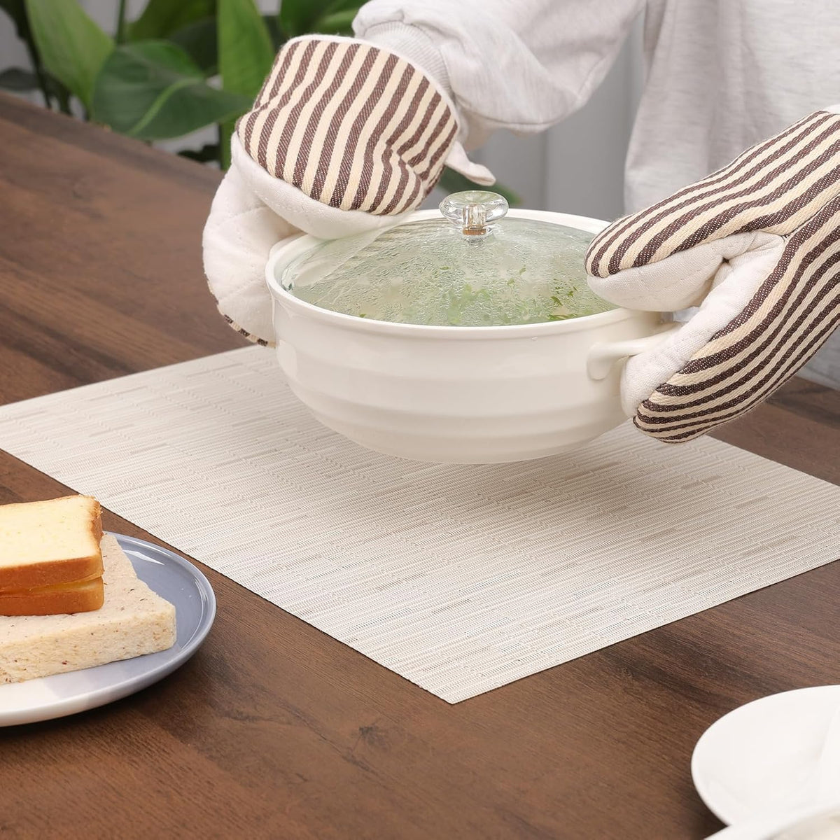 Myir JUN Placemats Set of 6, Vinyl Woven Placemats Place Mats Indoor Washable Table Mats Non-Slip