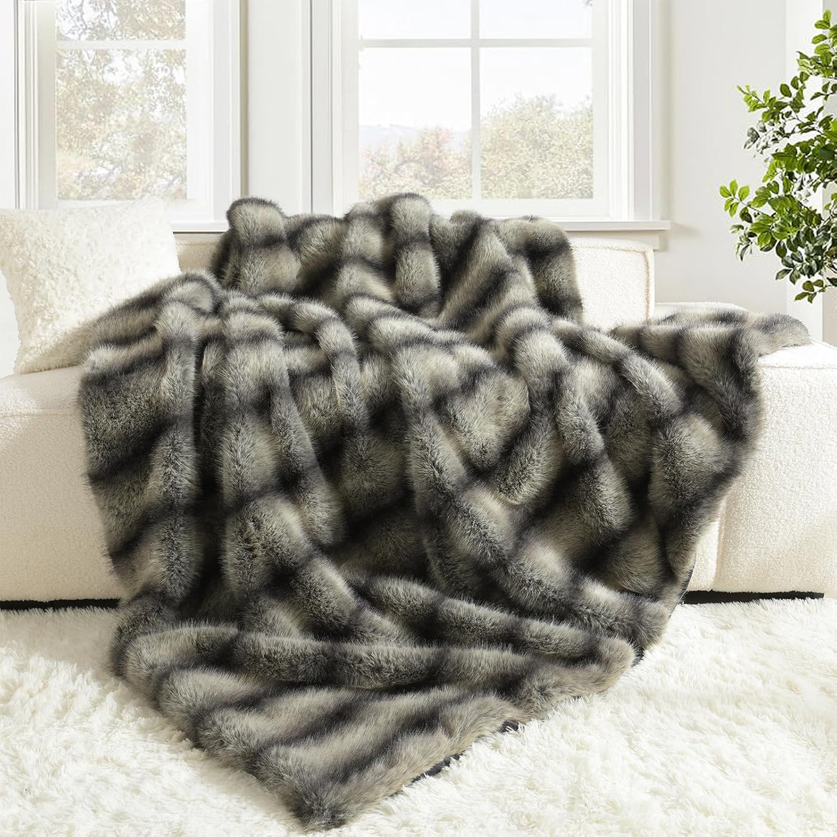 HORIMOTE HOME Luxury Faux Fur Throw Blanket, Non-Shedding 60"x80" Fur Blanket Throw, Ultra Soft