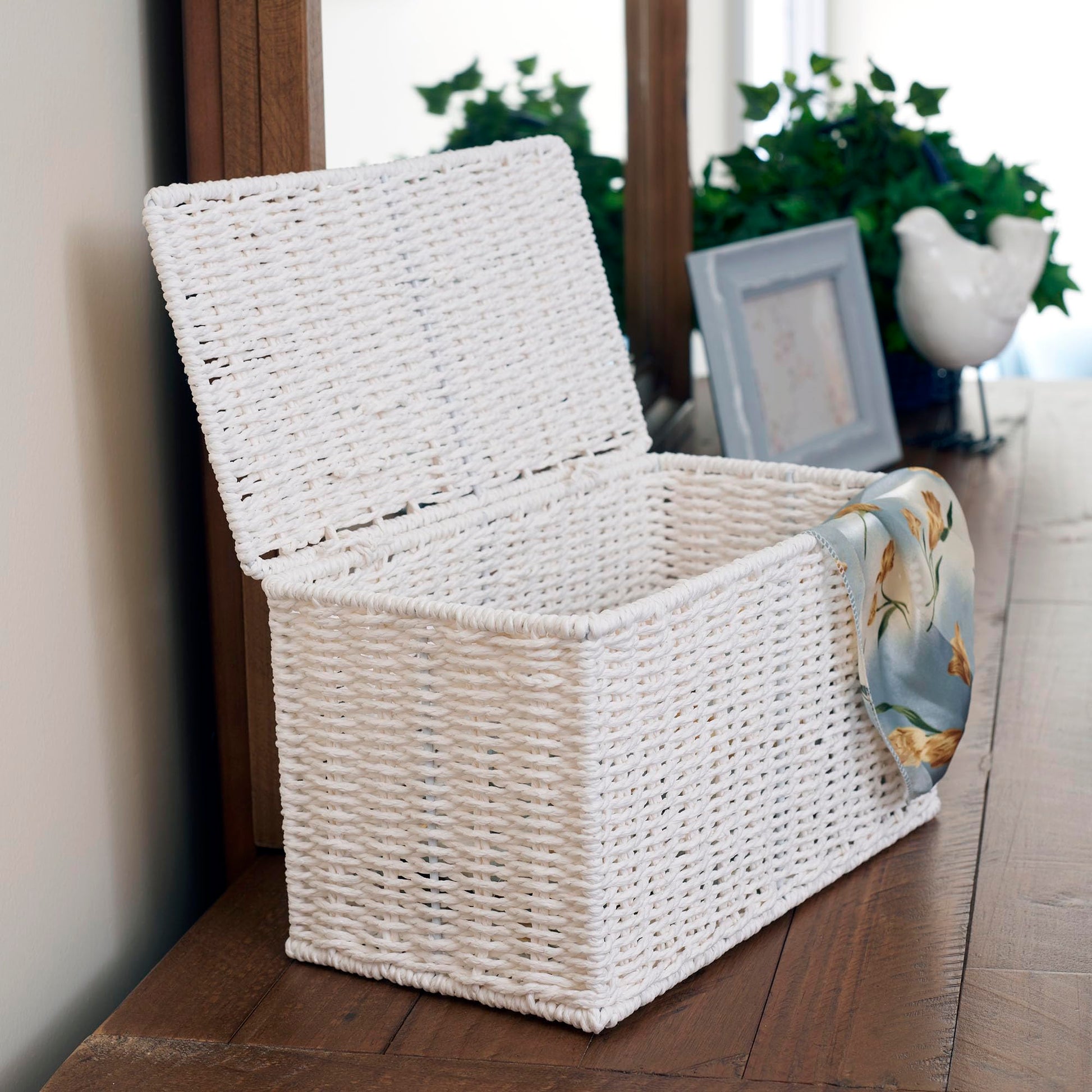 Household Essentials Small Wicker Basket with Lid, Multipurpose Storage Basket for Bathrooms