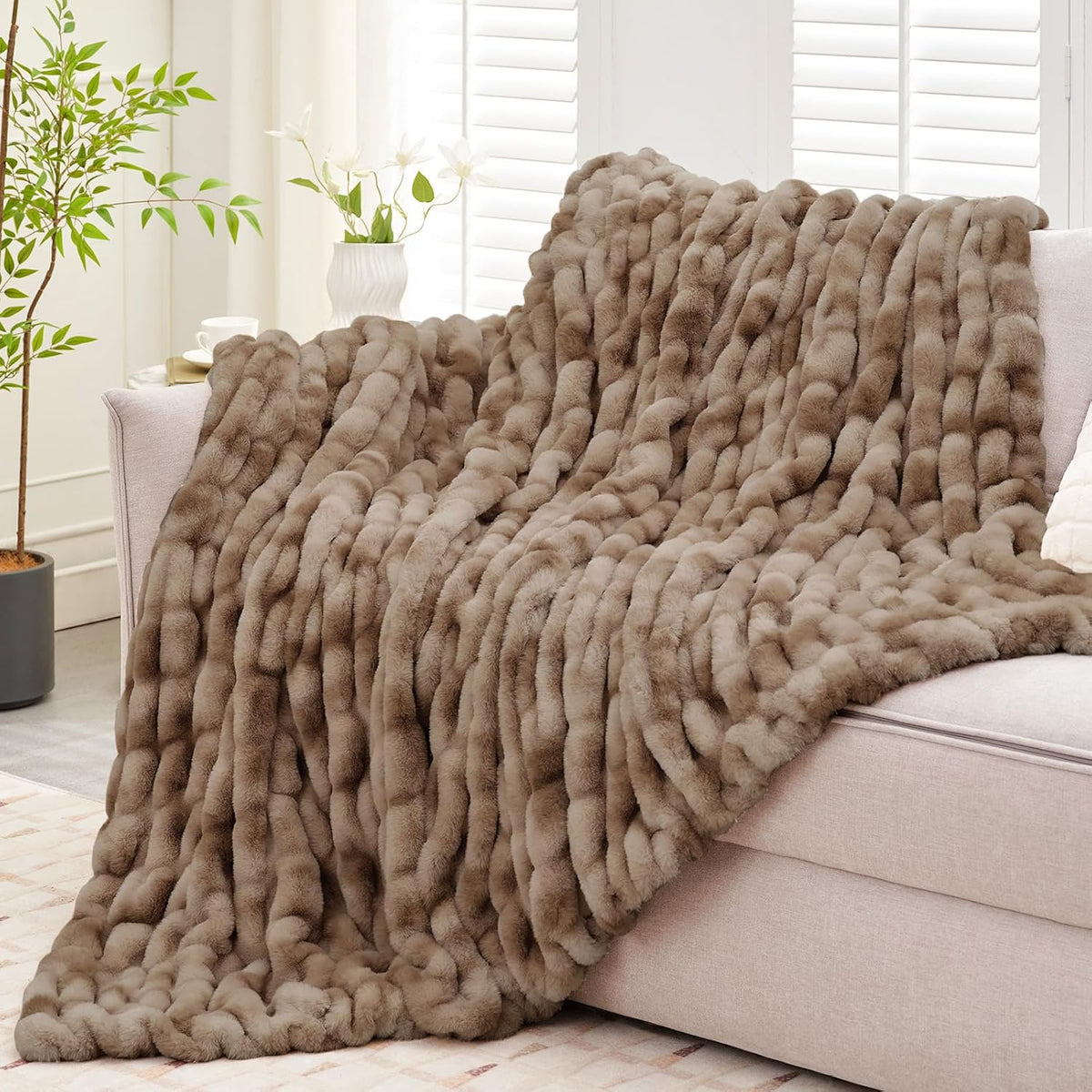 Ultra Soft Luxury Faux Fur Twin Blanket for Counch,Fuzzy Fluffy Plush Warm Cozy Elegant Wrinkled