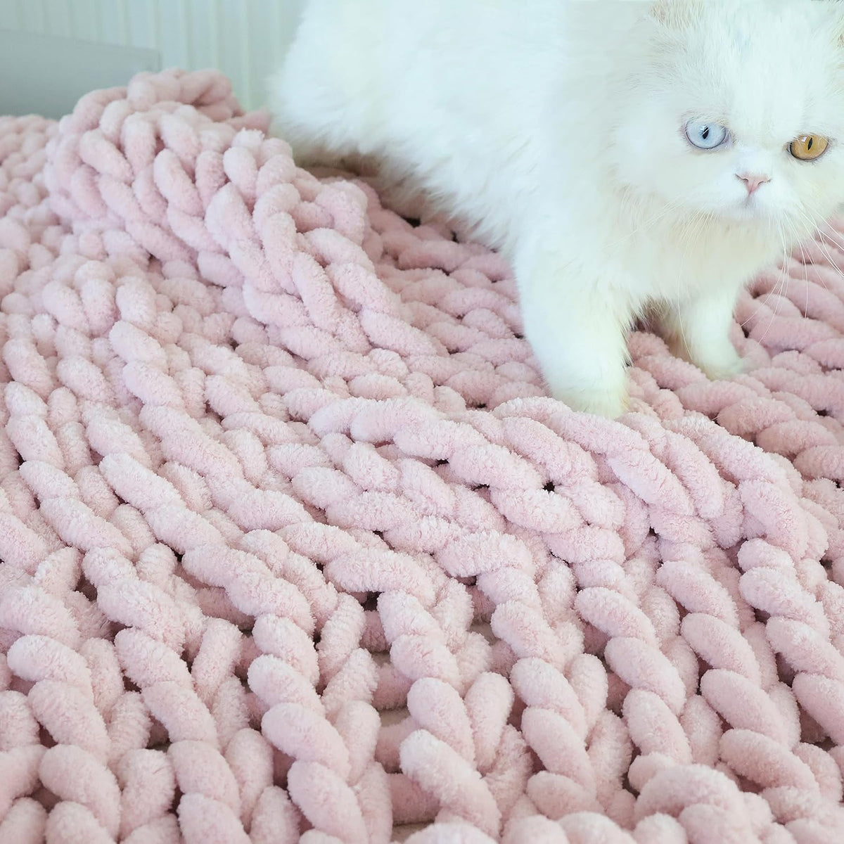 Maetoow Chenille Chunky Knit Blanket Throw （40×50 Inch）, Handmade Warm & Cozy Blanket Couch, Bed