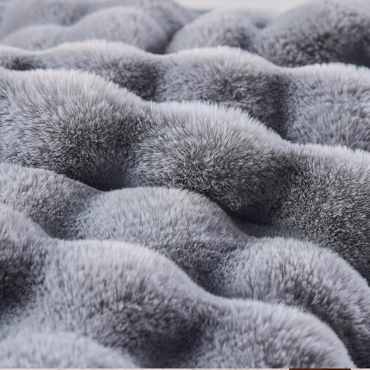 BENVWE Fluffy Faux Fur Throw Blanket for Couch, Soft Plush Thick Cozy Fuzzy Luxury Minky Bubble