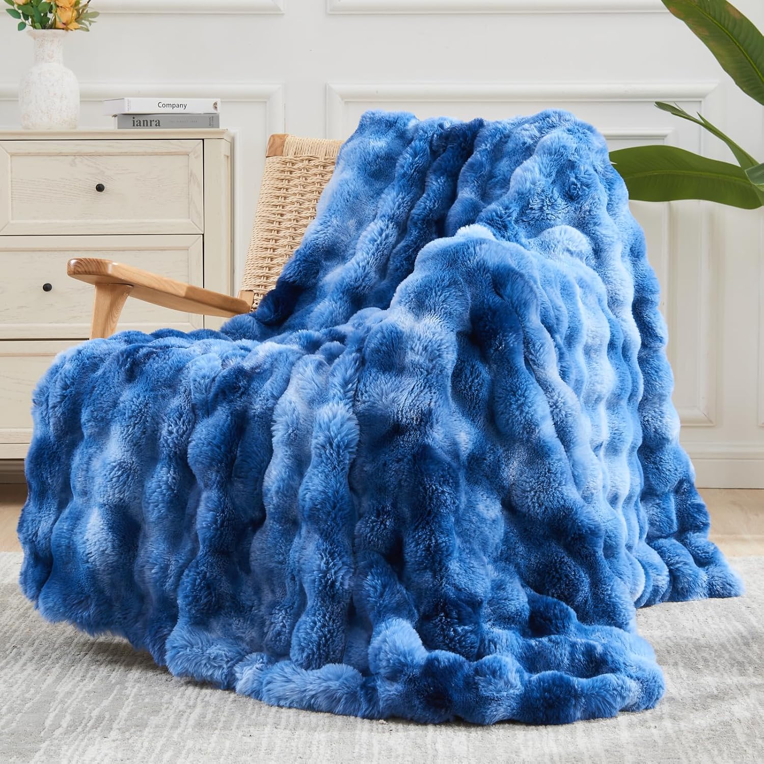 NEWCOSPLAY Faux Fur Throw Blanket Indigo Luxury Fluffy Thick Warm Bubble Blanket for Couch Sofa Bed