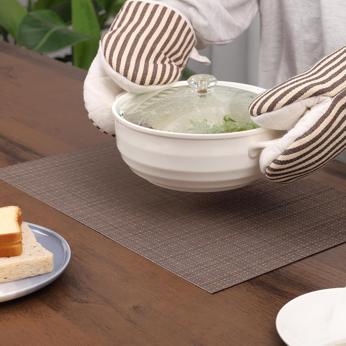 Myir JUN Placemats Set of 4, Vinyl Woven Placemats Place Mats Indoor Set of 4 Washable Table Mats