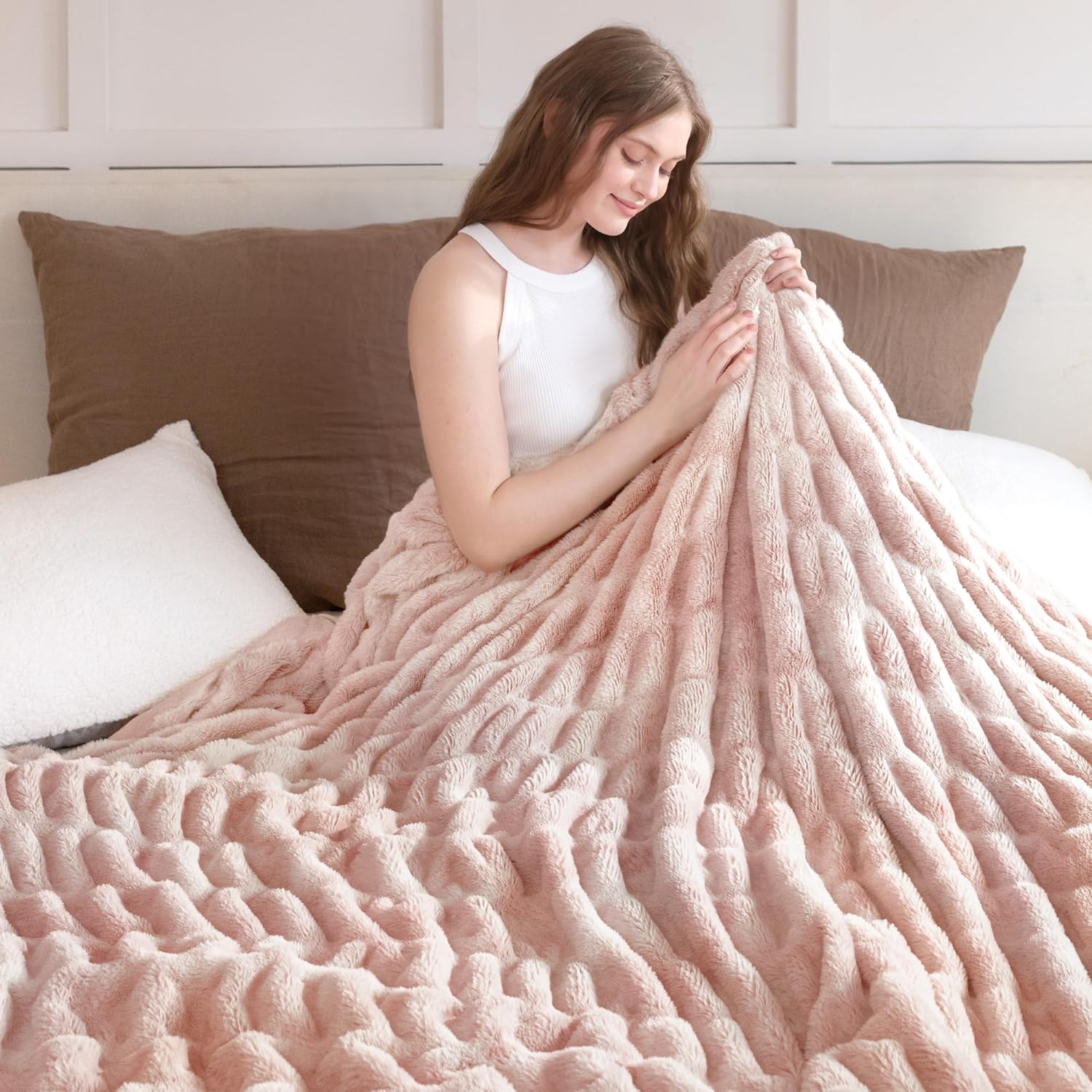 Faux Fur Blanket, Twin Size Oversized Throw Blanket for Couch, Fluffy Blanket with Stretch Ruched