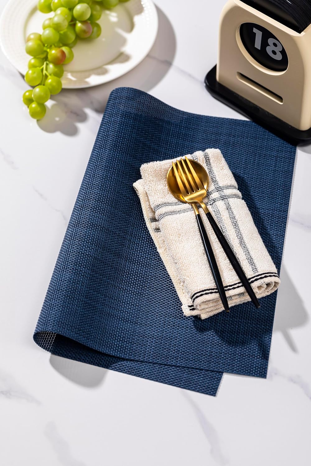 LEXMORE Placemats Set of 6 Vinyl/Plastic Woven Place Mats for Kitchen Table Indoor/Outdoor Washable