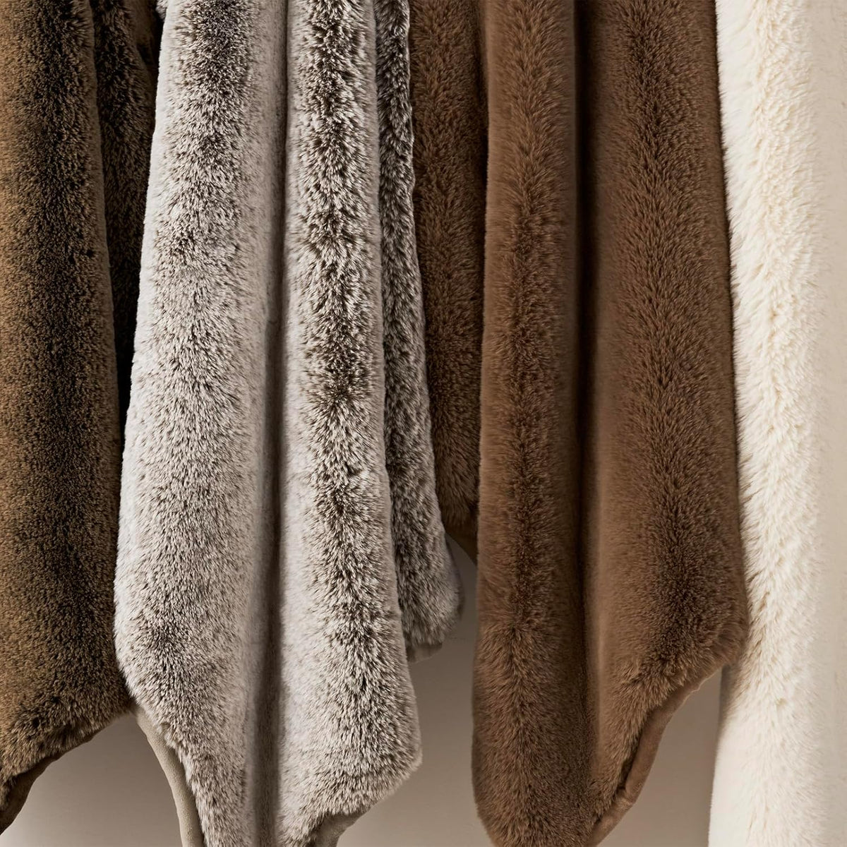 Luxury Soft Faux Chinchilla Fur Throw Blanket for Couch, Warm Thick Heavy Winter Throw Blanket