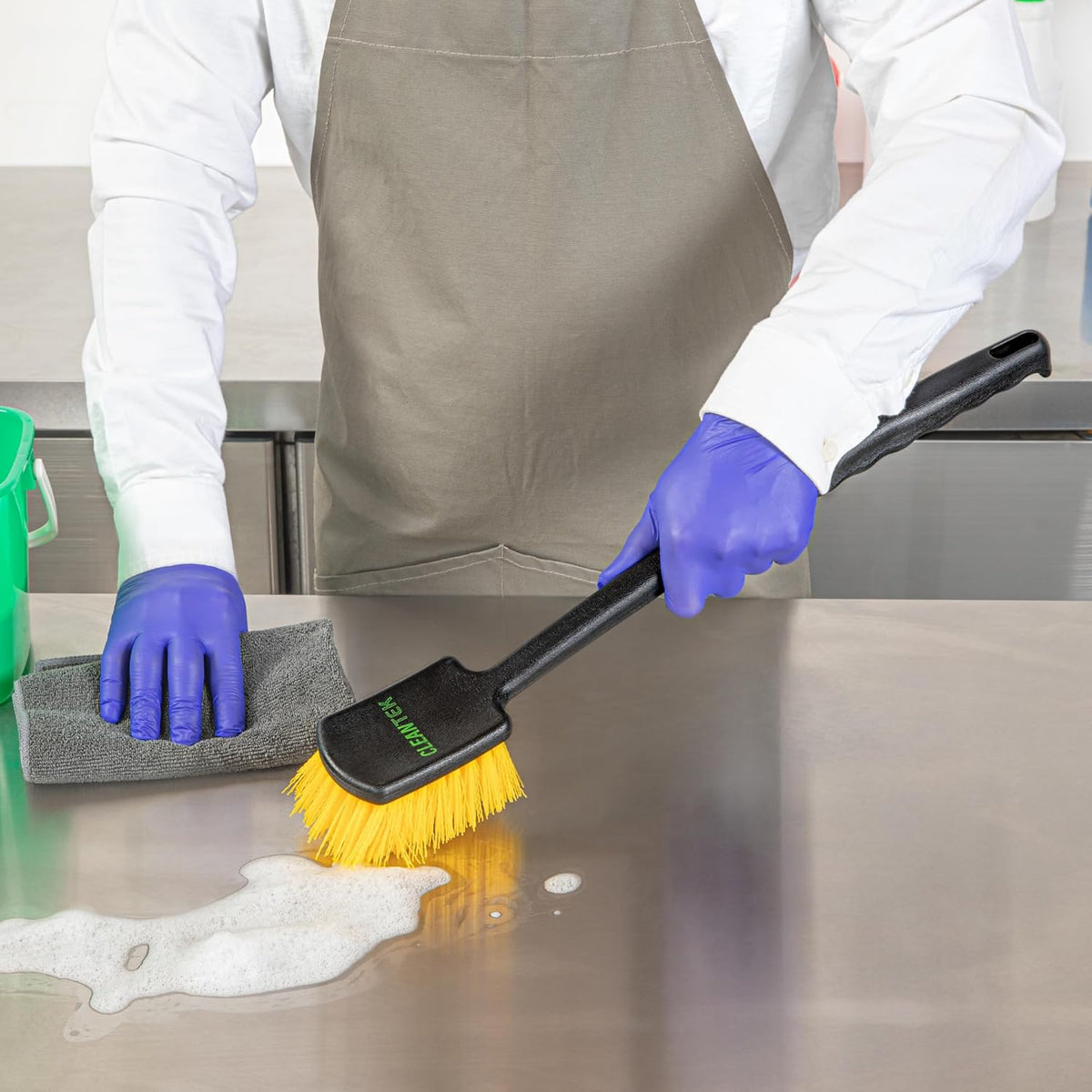 Restaurantware-Clean Tek Professional 20.47 Inch Utility Brush, 1 Heavy-Duty Scrub Brush - Plastic