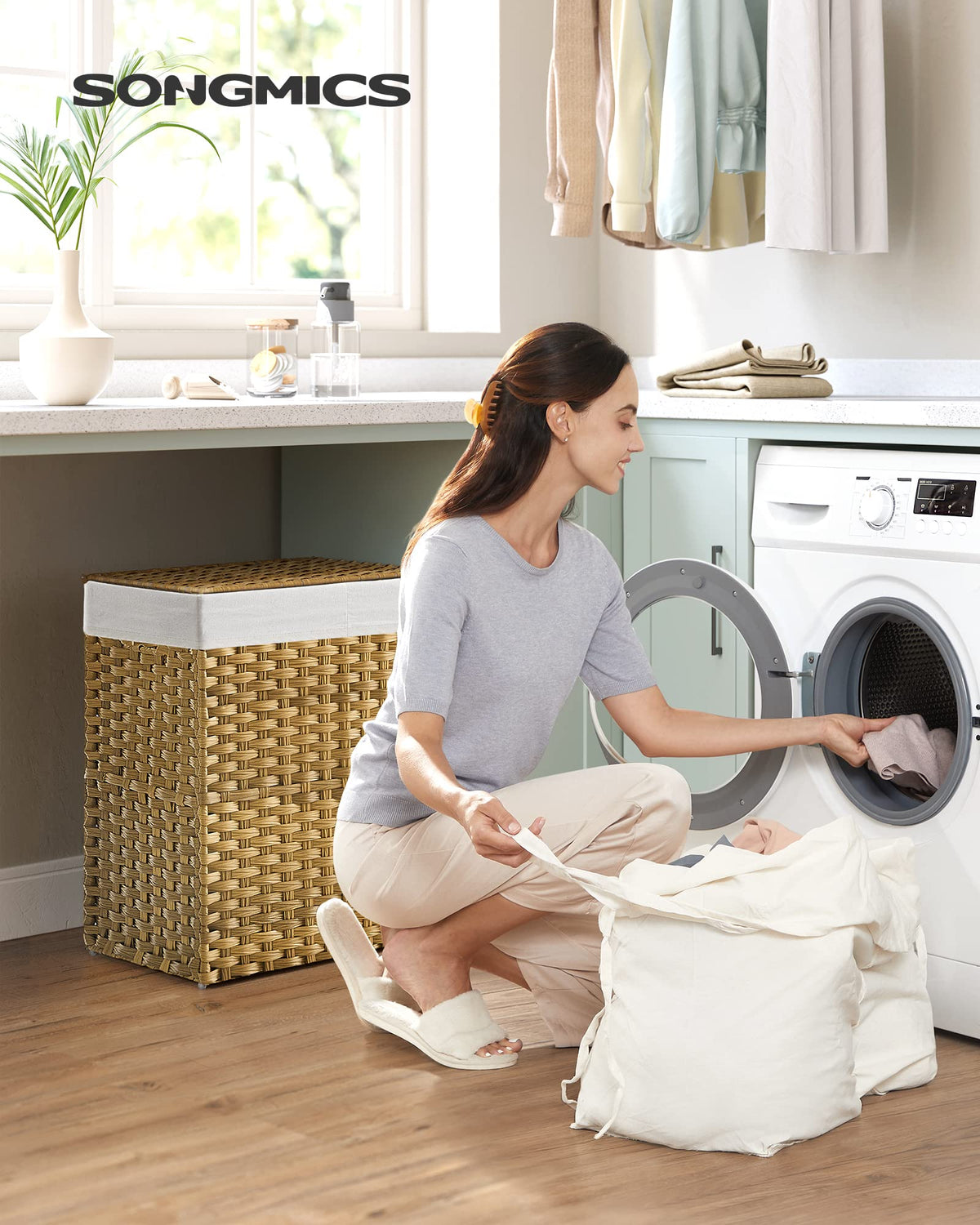 SONGMICS Laundry Hamper with Lid, 90L Wicker Laundry Basket