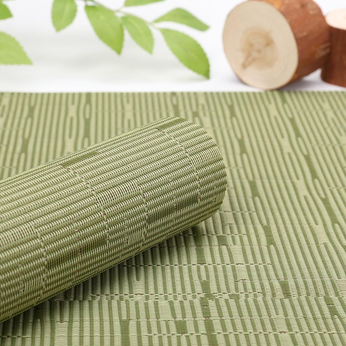 Myir JUN Placemats Set of 4, Vinyl Woven Placemats Place Mats Indoor Set of 4 Washable Table Mats