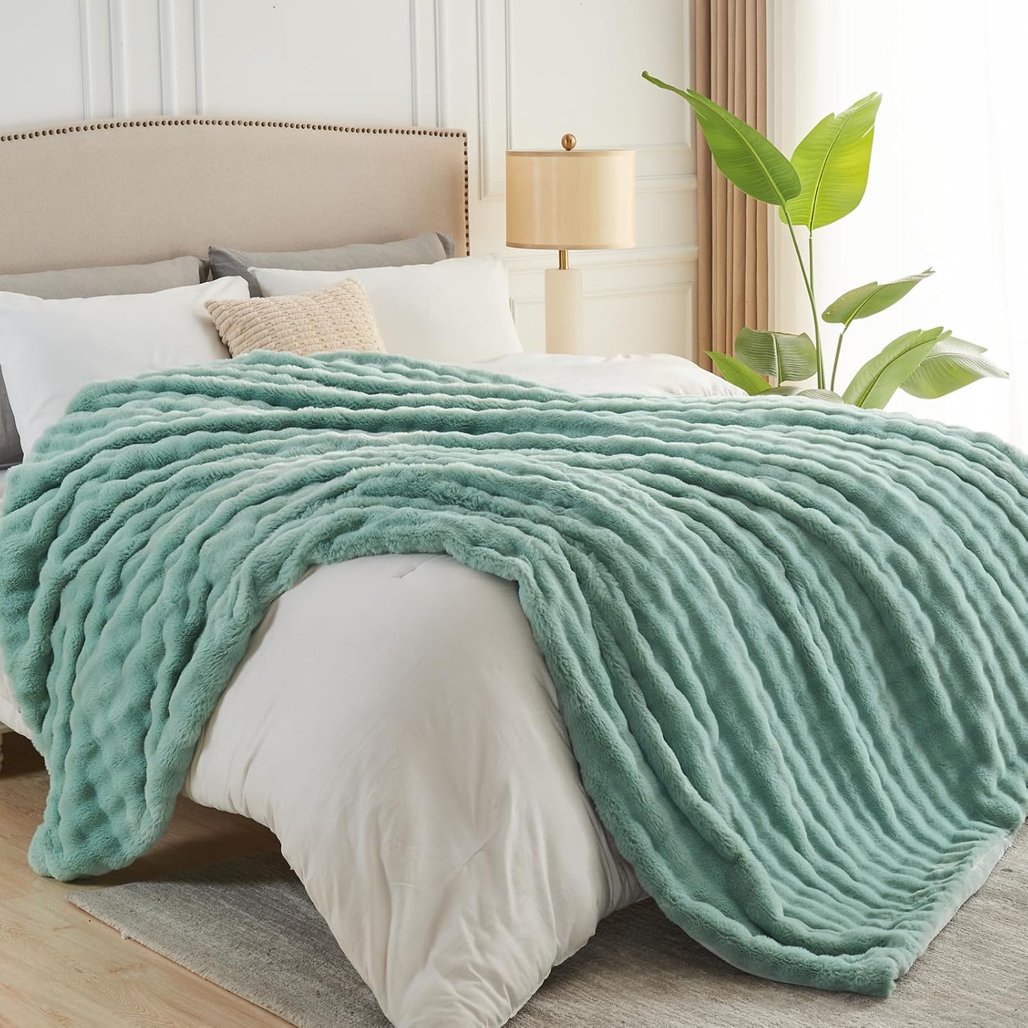 NEWCOSPLAY Faux Fur Queen Blanket Sage Green Bubble Blanket Thick Warm Soft for Couch Sofa Bed