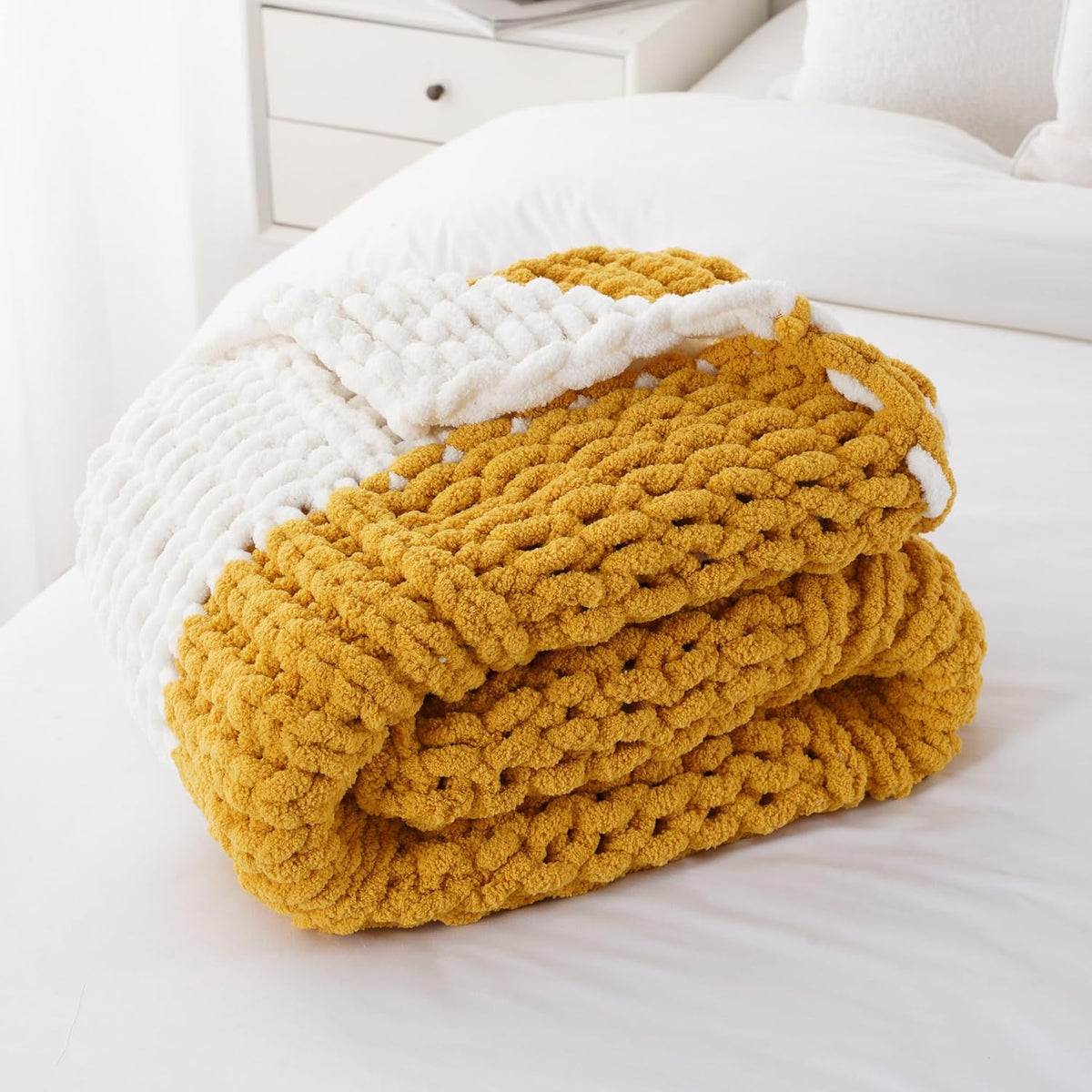 Battilo Chunky Knit Throw Blanket, Soft and Thick Chenille Throw Blanket, 50"x60" Handmade Cable