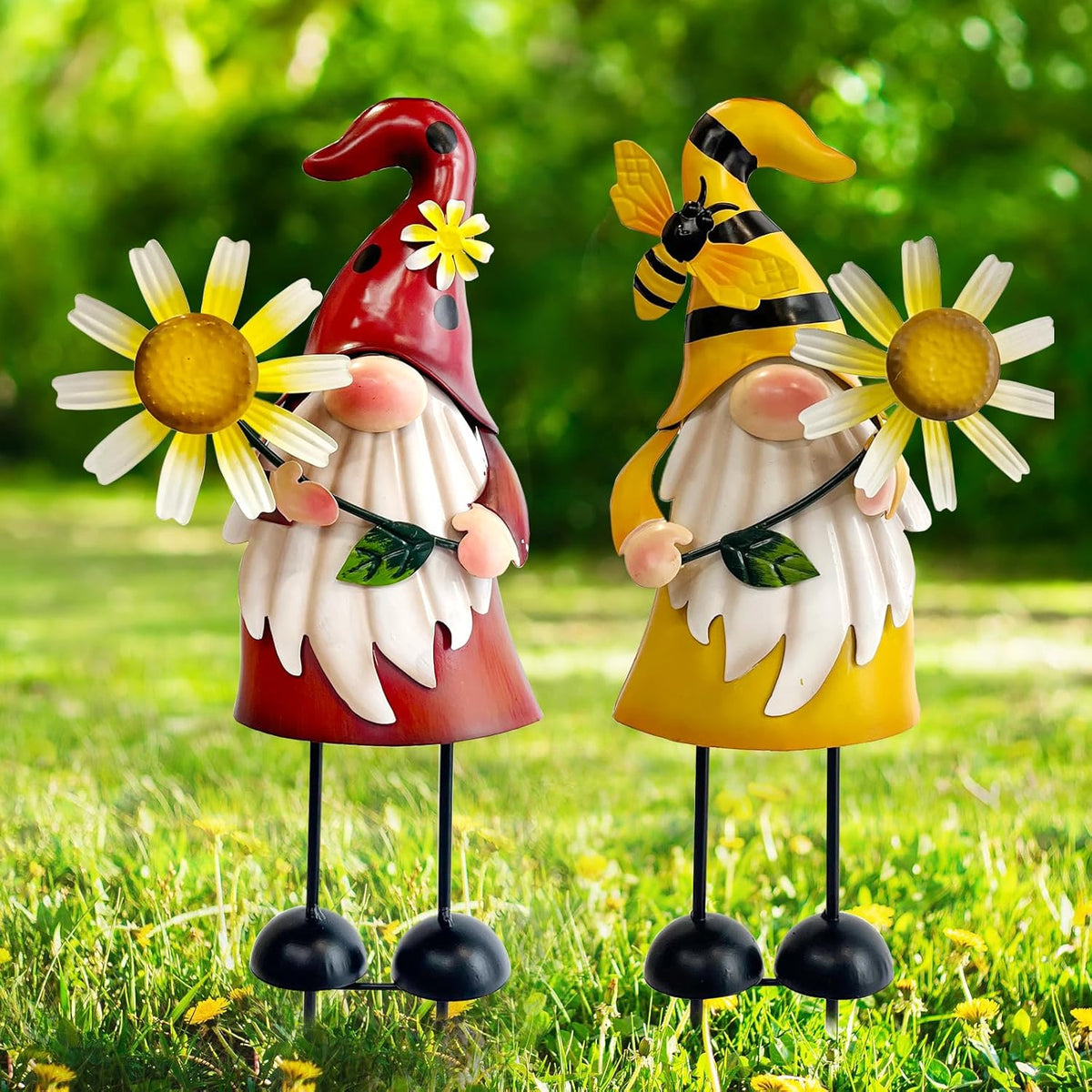 HONGLAND Gnome Metal Yard Art - Metal Gnome Statue -Gnome Outdoor Decorations - Bee and Ladybug