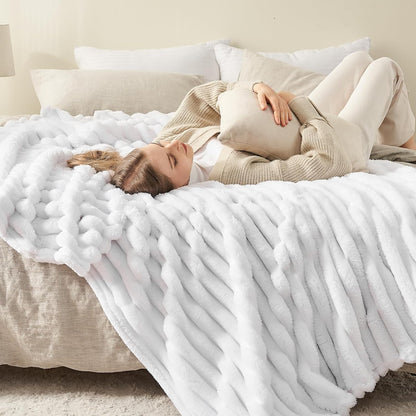 NEWCOSPLAY Super Soft Twin Blanket White Premium Silky Flannel Fleece 3D Ribbed Jacquard