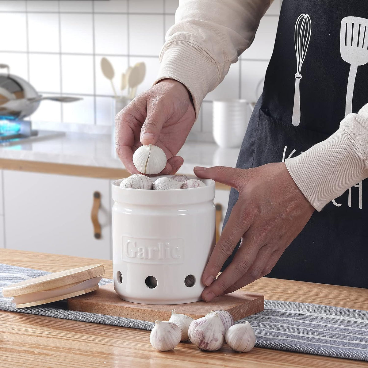 Large Garlic Keeper with Wooden Lid, Ceramic Garlic Holder Storage, Garlic Container for Kitchen