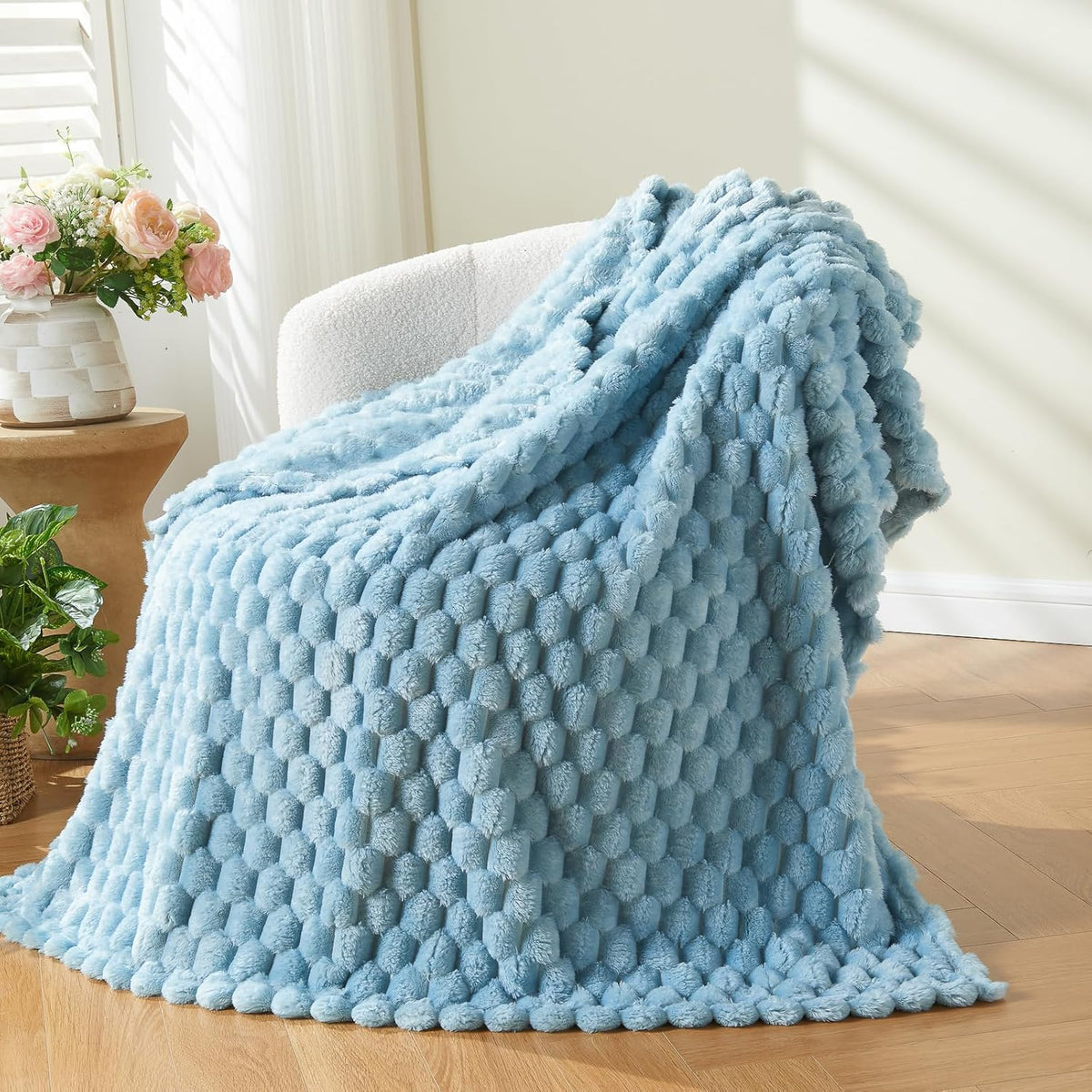 NEWCOSPLAY Super Soft Twin Blanket Blue Premium Silky Flannel Fleece 3D Clouds Stylish Jacquard