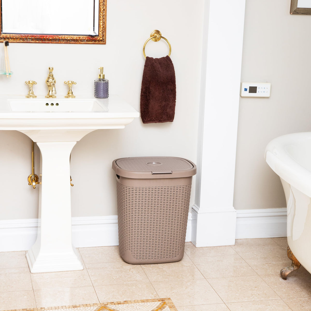 Mind Reader Slim Laundry Hamper with Lid, 50L Clothes Basket, Premium Wicker Design, Plastic, Ivory