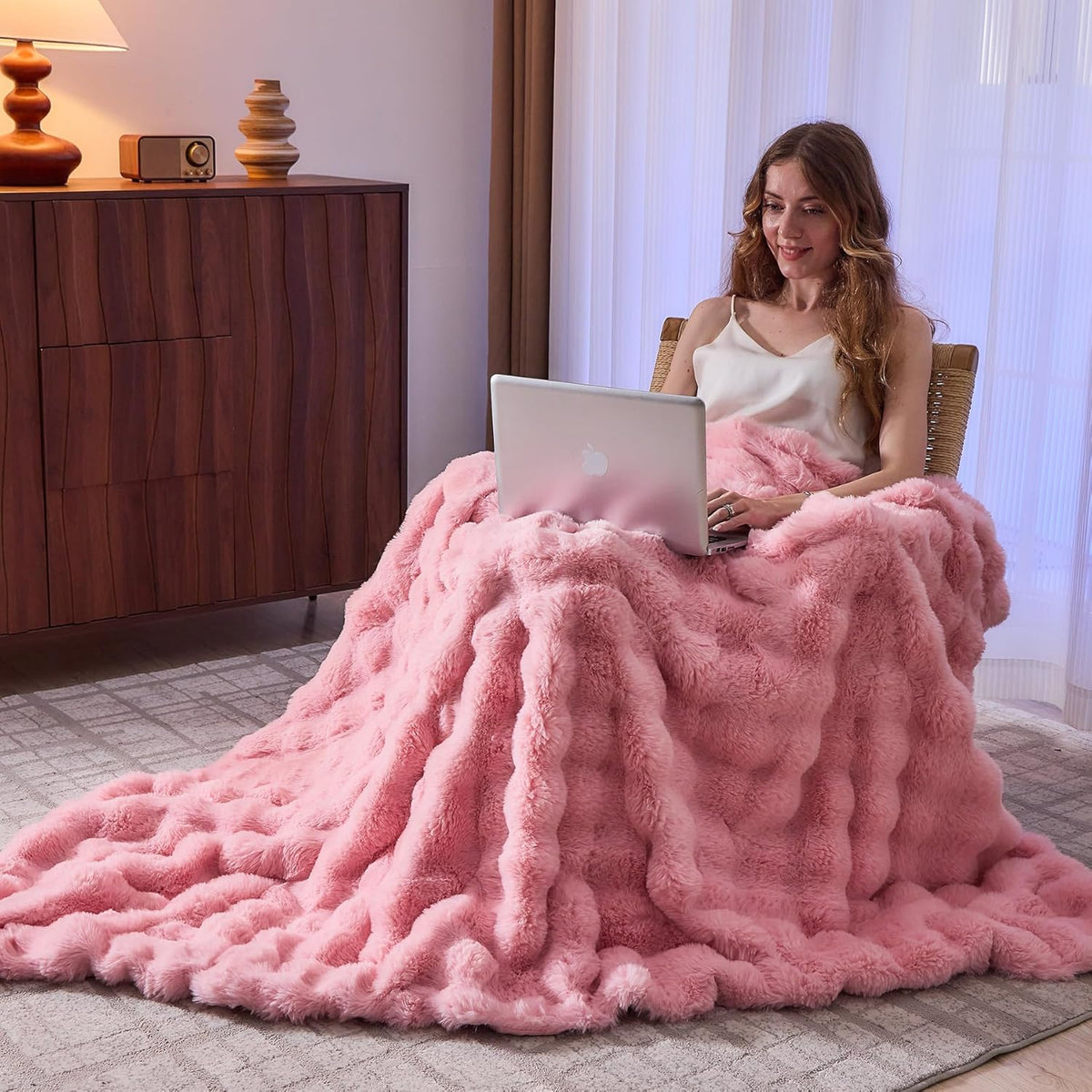Lotus Karen Faux Fur Throw Blanket Pink - Big Bubble Rabbit Fluff Blanket for Couch, Large Fluffy