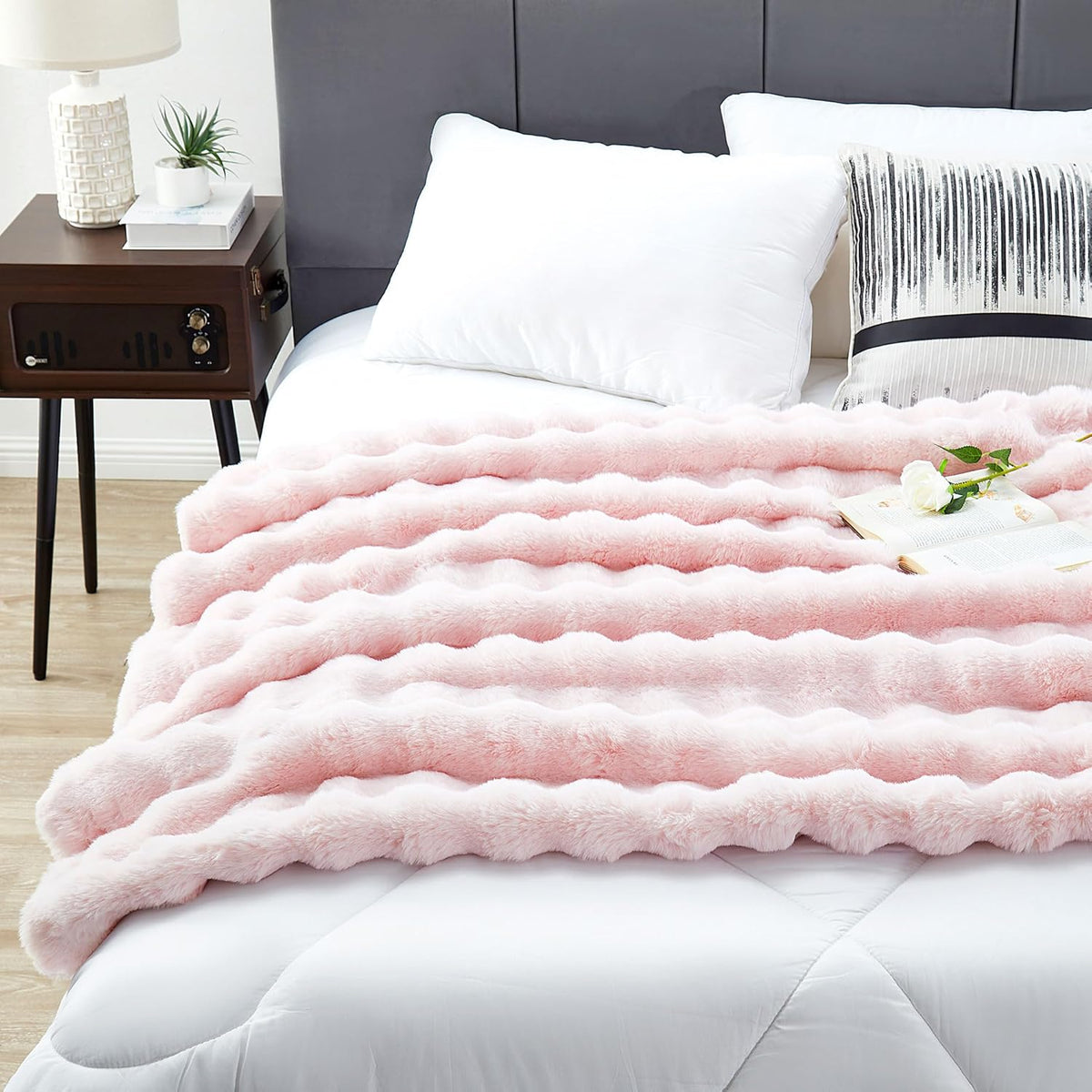 DREAMNINE Large Soft Thick Fuzzy Bubble Faux Rabbit Fur Bed Blanket Queen Size - 80" x 90", Big