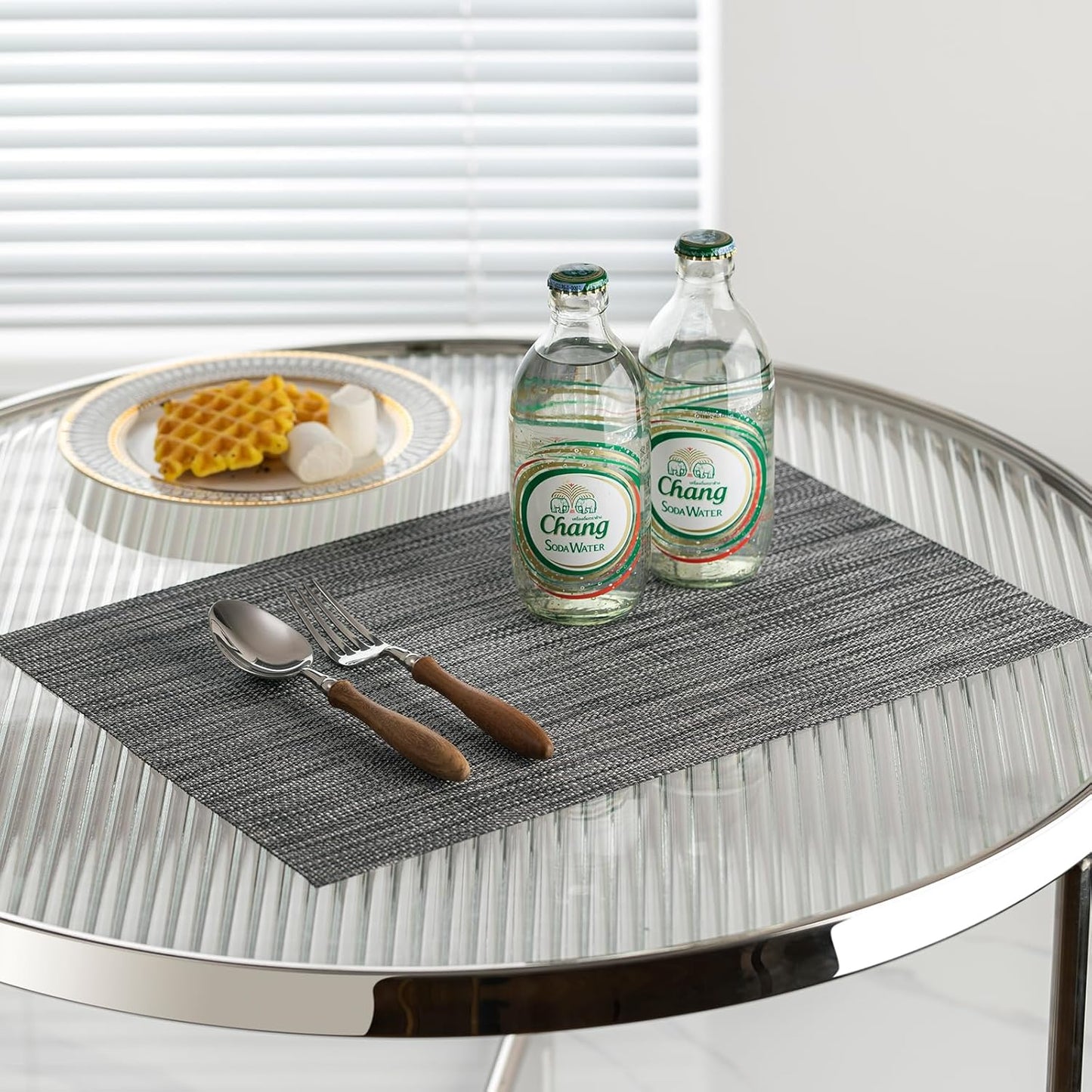 LEXMORE Placemats Set of 6 Vinyl/Plastic Woven Place Mats for Kitchen Table Indoor/Outdoor Washable