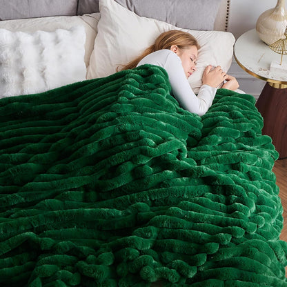 NEWCOSPLAY Faux Fur Twin Blanket Dark Green 3D Ribbed Plush Thick Warm Blanket for Couch Sofa Bed