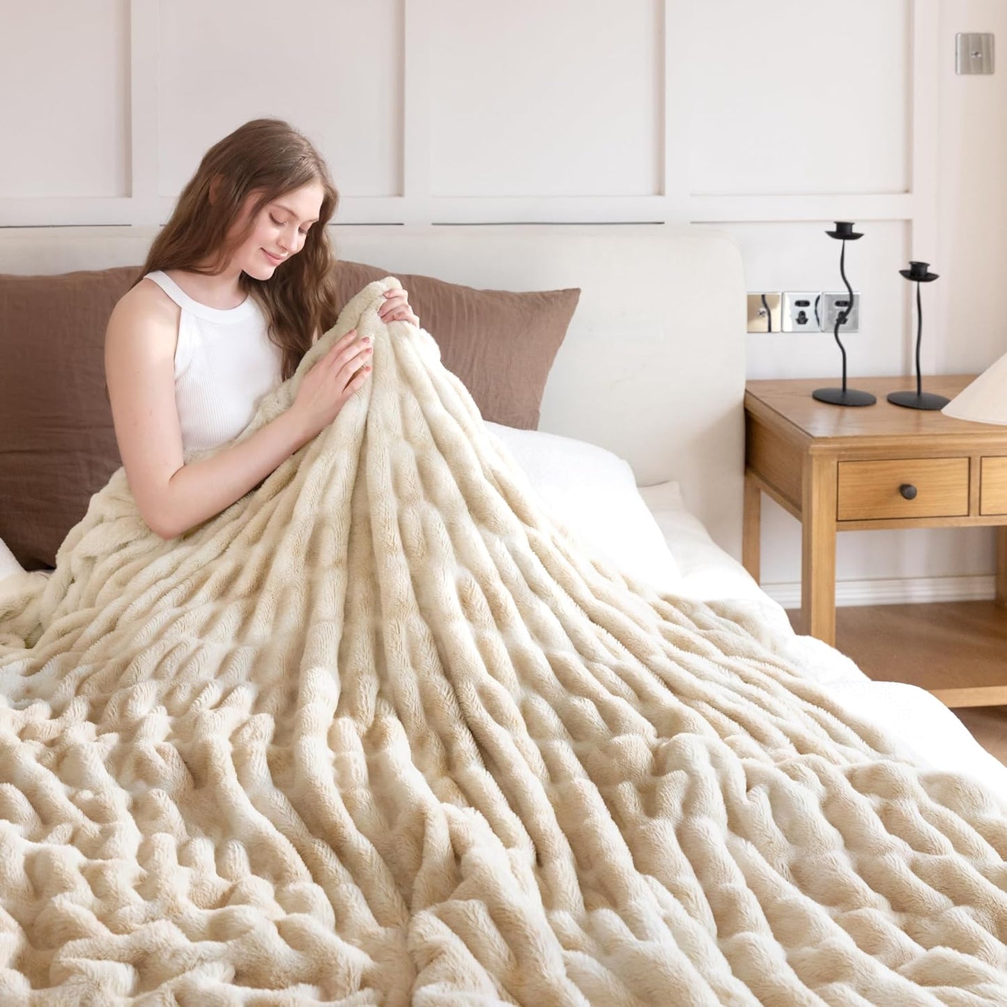 Faux Fur Blanket, Twin Size Oversized Throw Blanket for Couch, Fluffy Blanket with Stretch Ruched