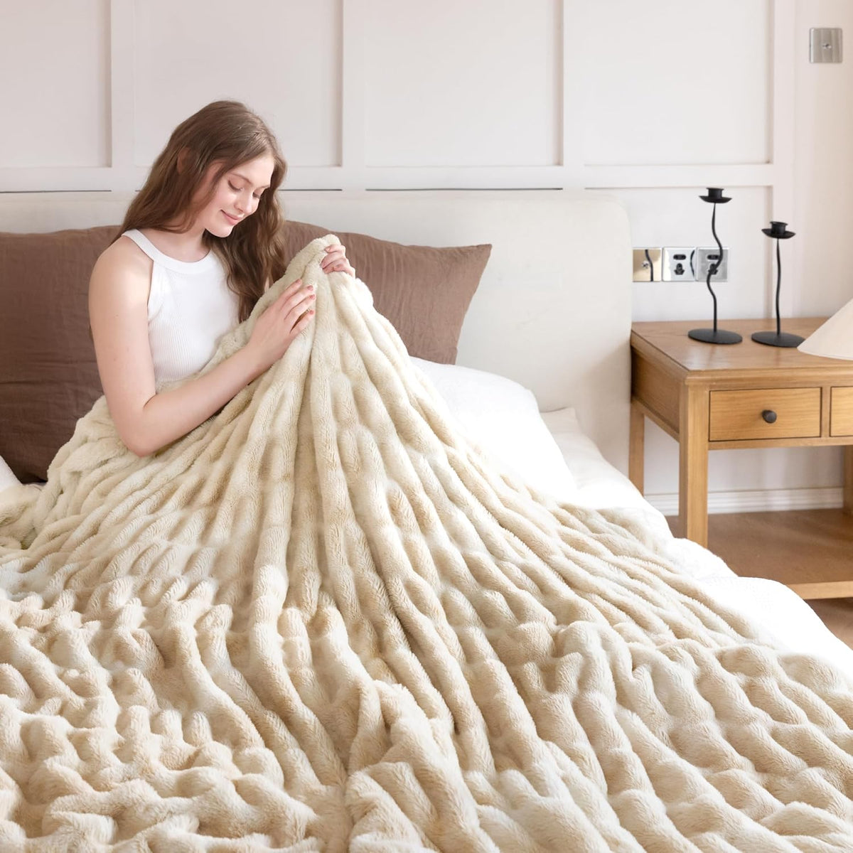 Faux Fur Blanket, Twin Size Oversized Throw Blanket for Couch, Fluffy Blanket with Stretch Ruched