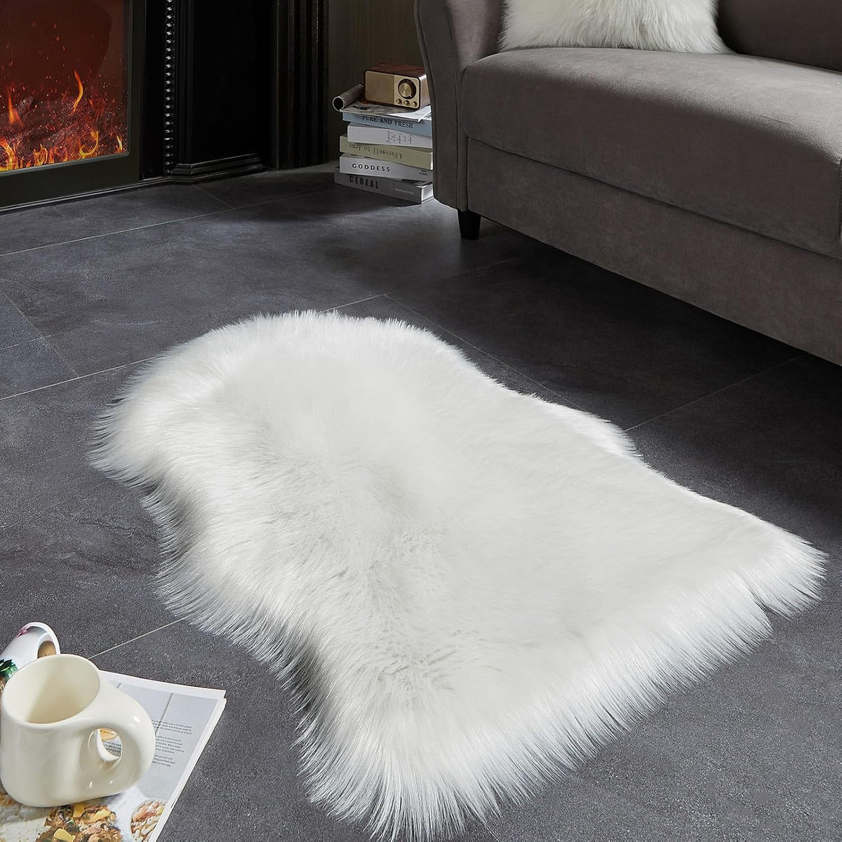 AMTOVO Faux Fur Rug, White Small Area Rug, Fluffy Sheepskin Rug, Fuzzy Ultra Soft 2 x 3 ft Shag